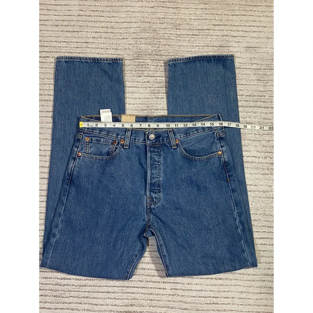 Levis 501 Original Fit Mens Jeans 32x32 Medium Wash Blue Denim Button Fly NEW